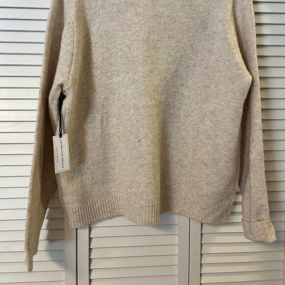 New Cupecakes & Cashmere Sweater: Size XL - Picture 5 of 10
